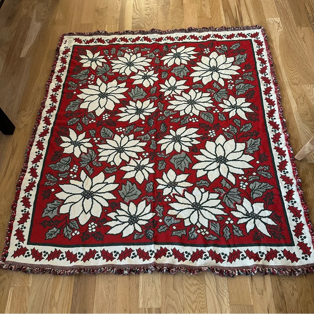 American Weavers Poinsettia Christmas Holiday Throw Softweave Never Used